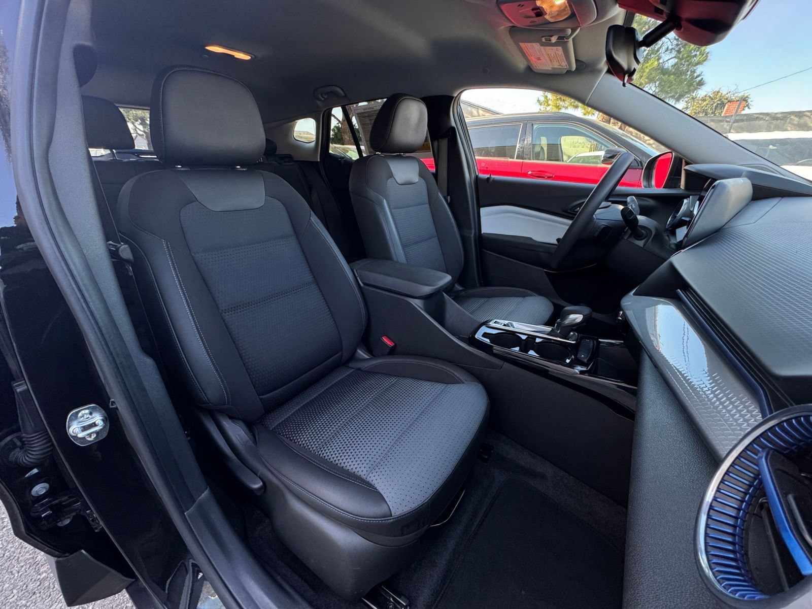 Thumbnail: 2025 Chevrolet Trax - 31