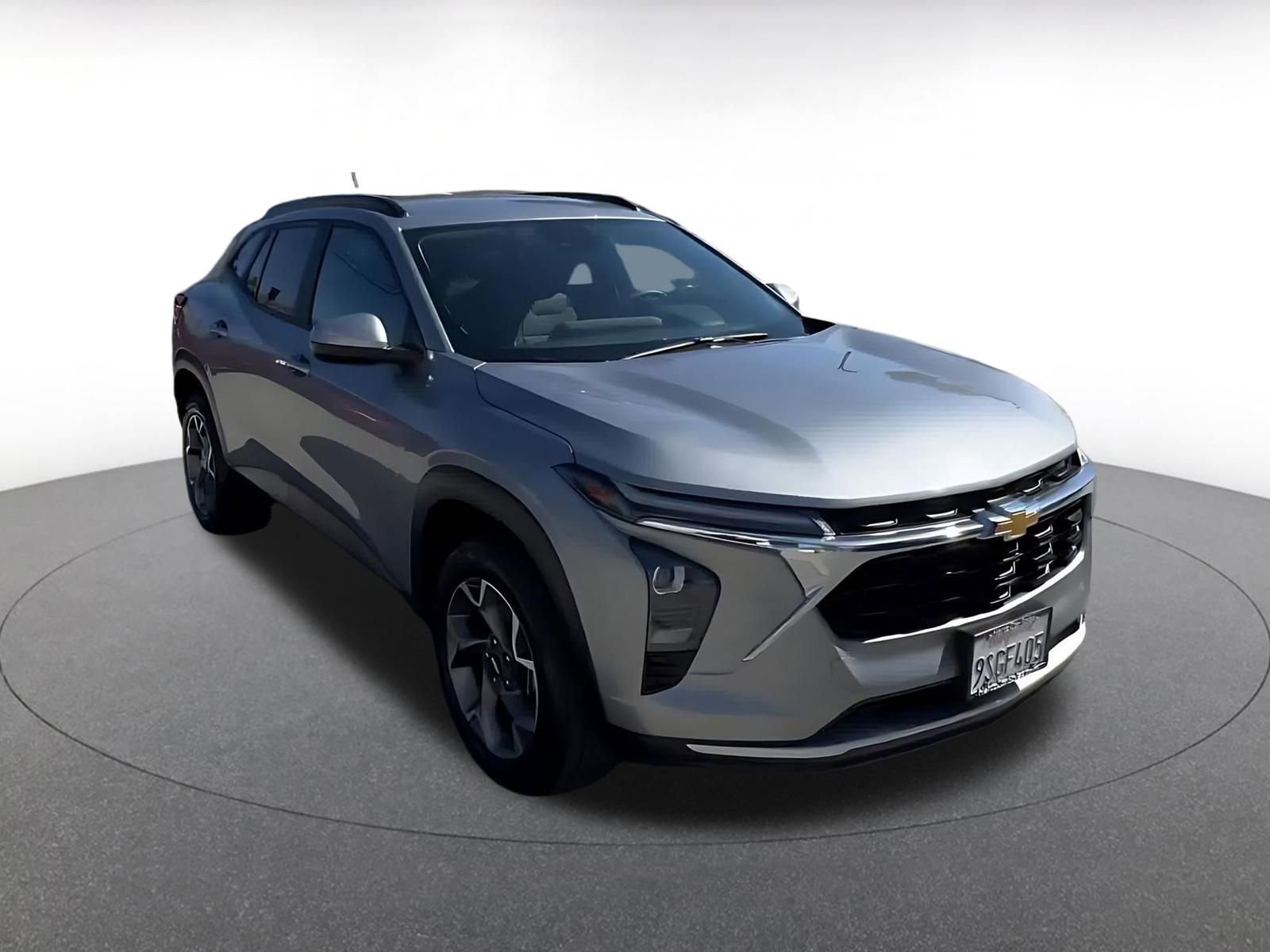 Thumbnail: 2025 Chevrolet Trax - 3