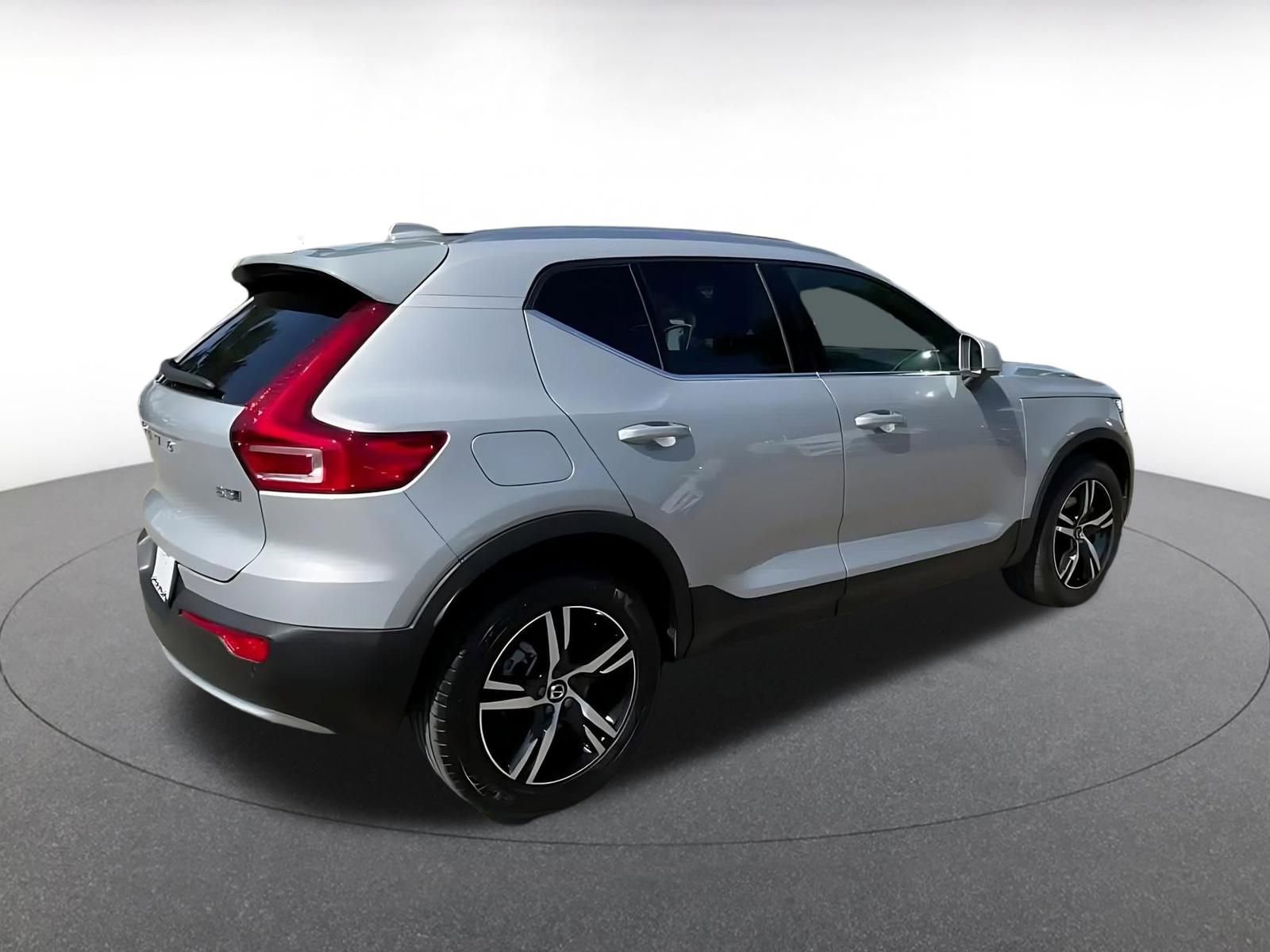 Thumbnail: 2024 Volvo XC40 - 15