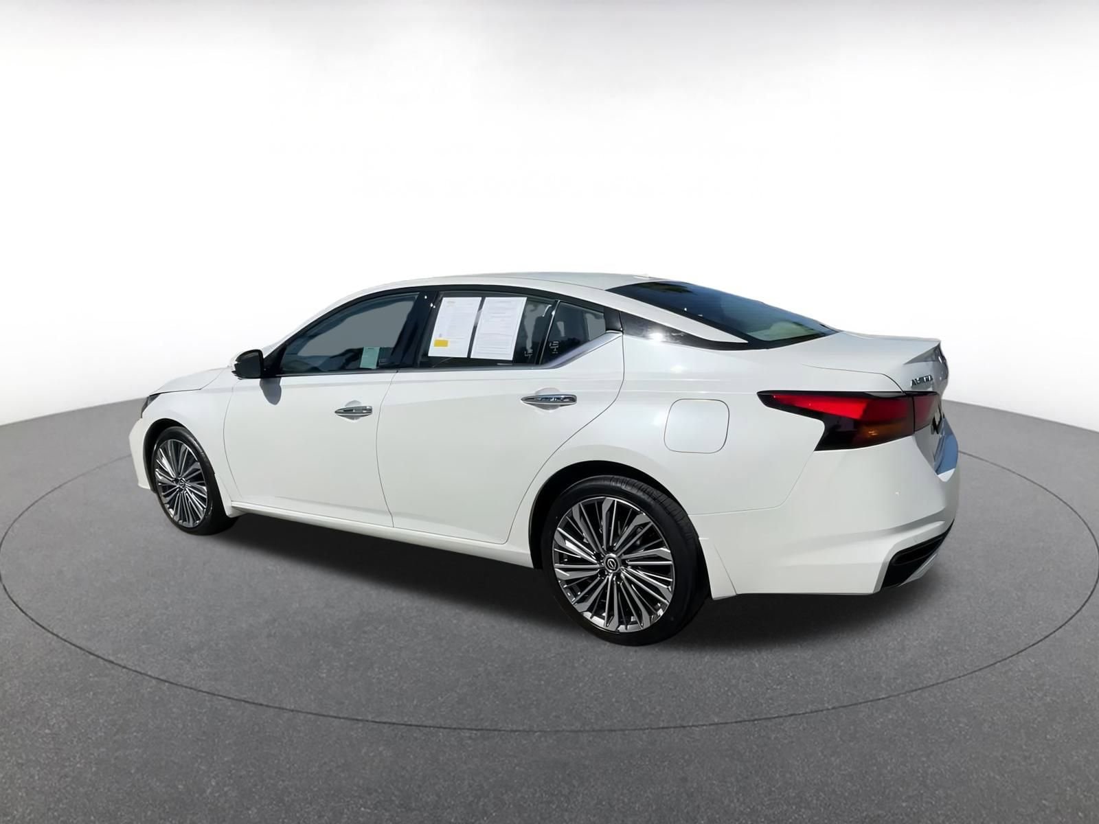 Thumbnail: 2024 Nissan Altima - 10