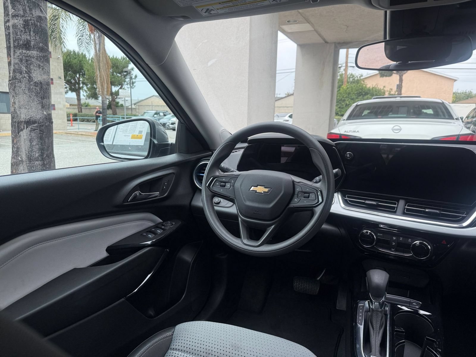 Thumbnail: 2025 Chevrolet Trax - 32
