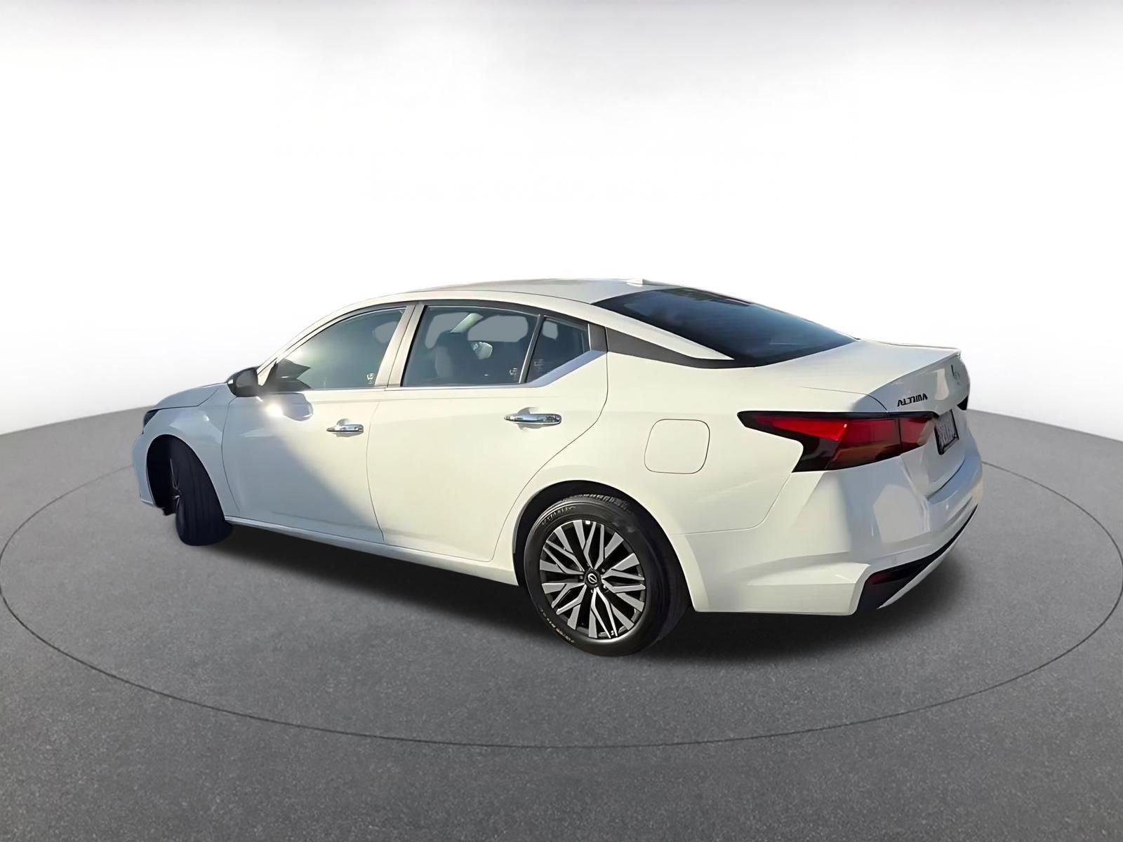 Thumbnail: 2025 Nissan Altima - 9