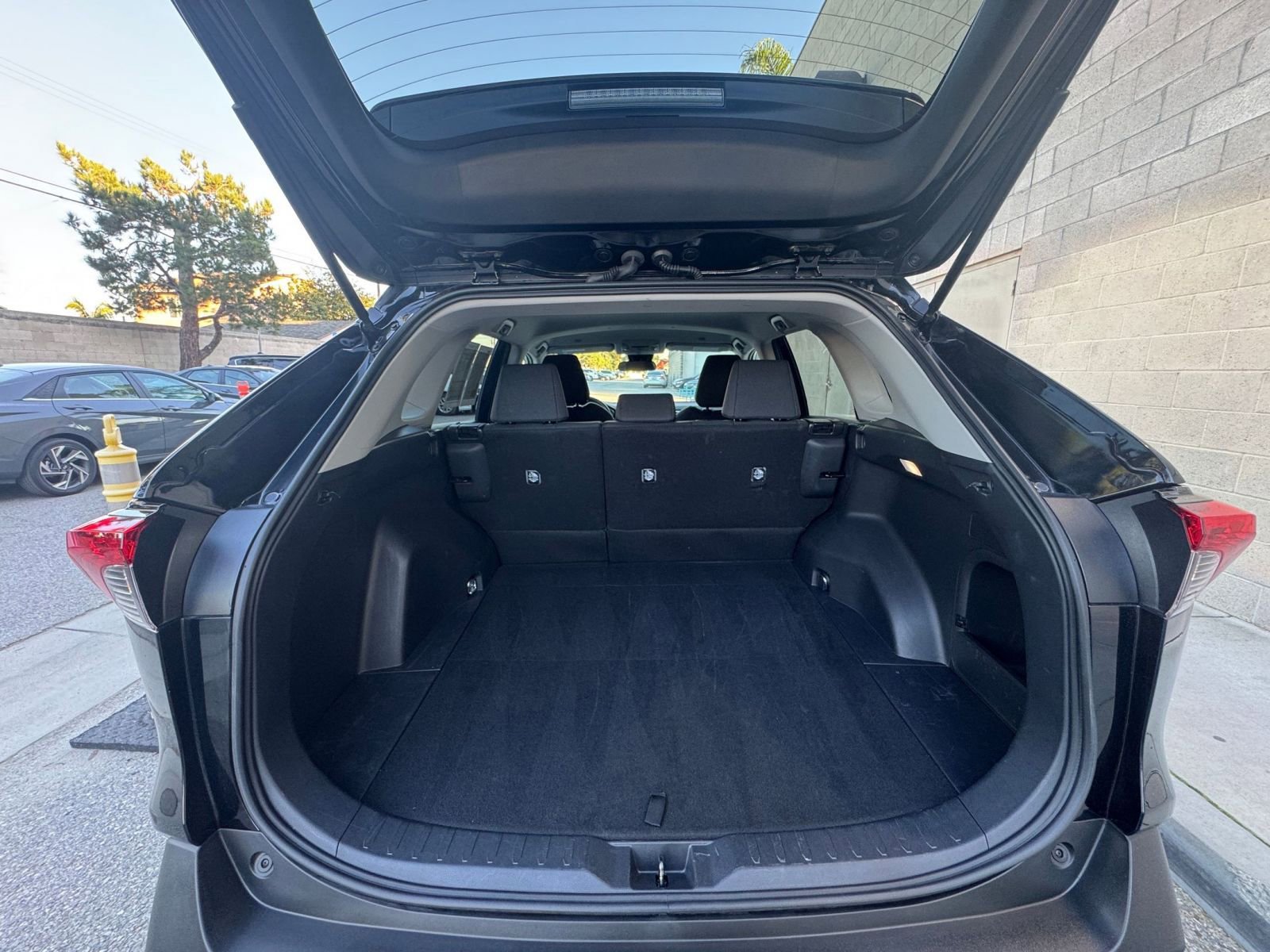 Thumbnail: 2025 Toyota RAV4 - 30