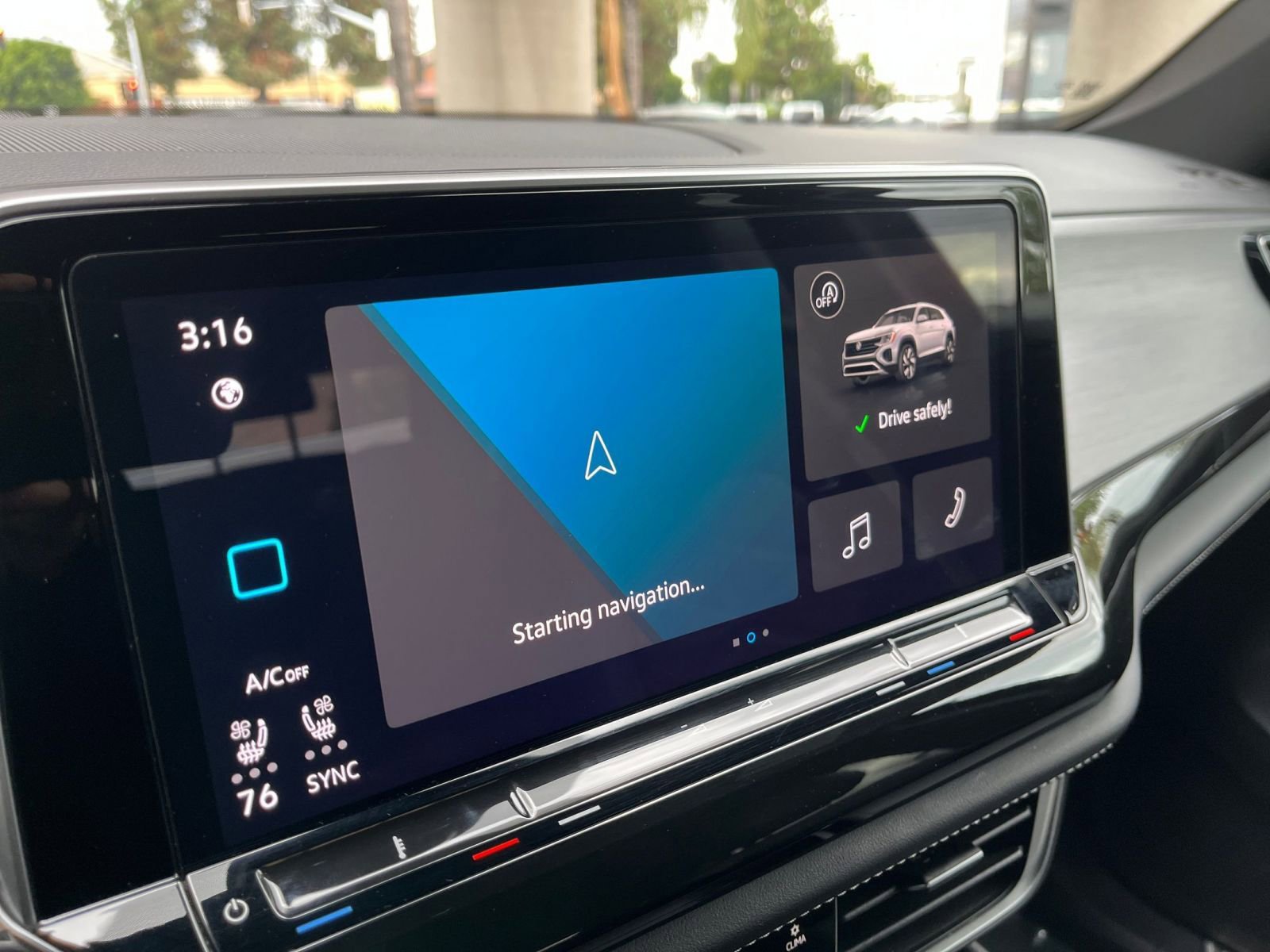 Thumbnail: 2025 Volkswagen Atlas - 21