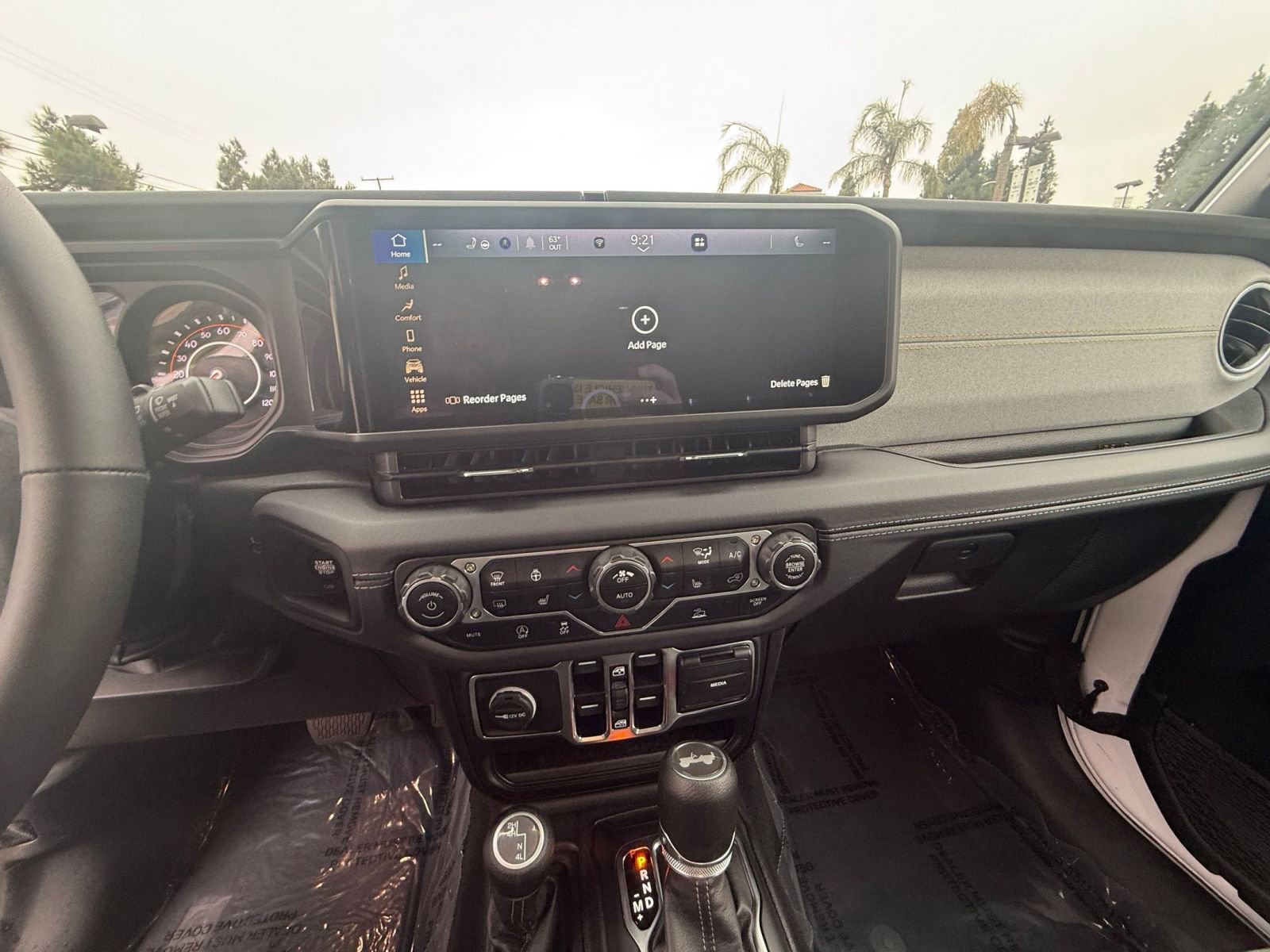 Thumbnail: 2025 Jeep Wrangler - 18