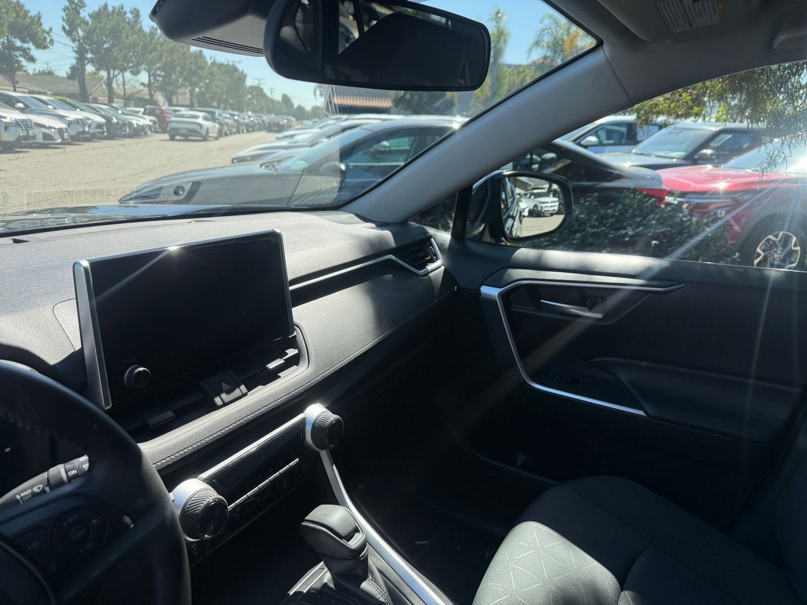 Thumbnail: 2025 Toyota RAV4 - 31