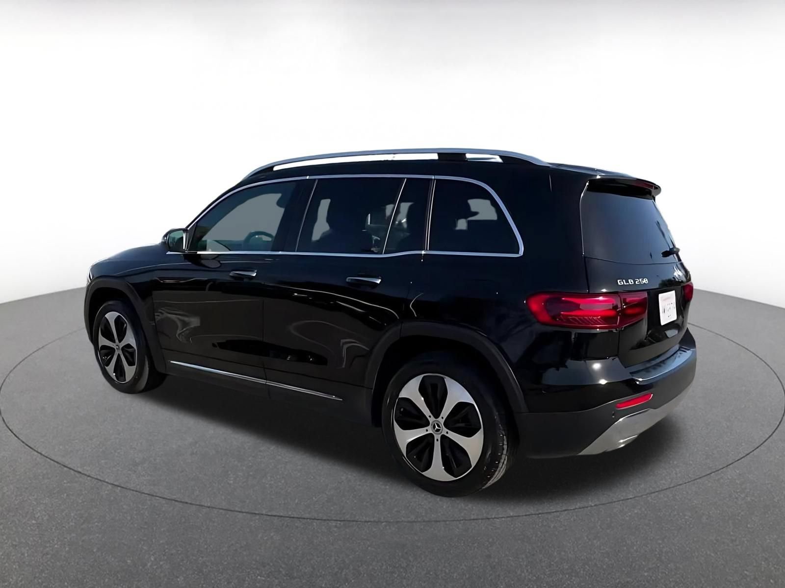 Thumbnail: 2025 Mercedes-Benz GLB - 10