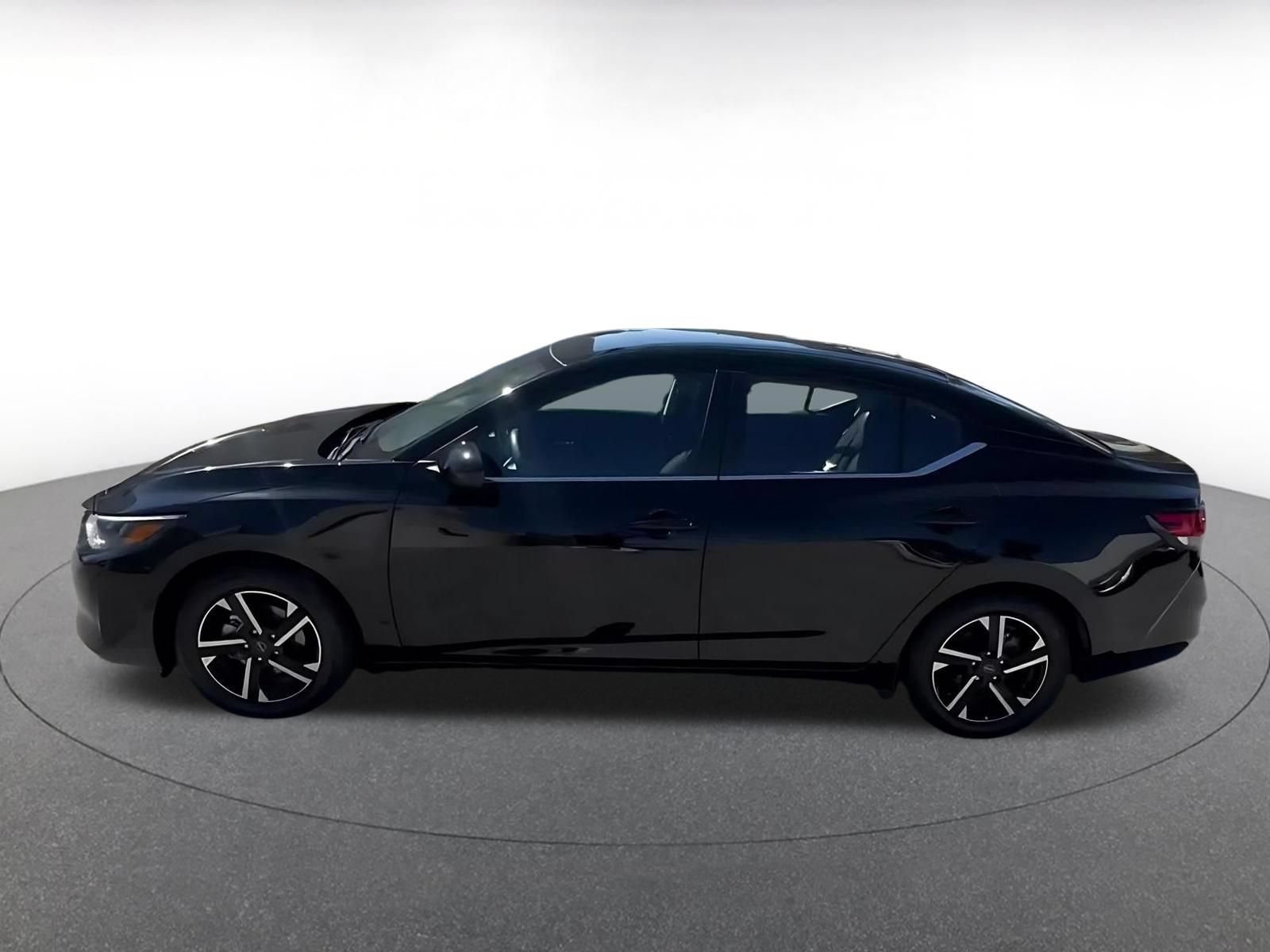 Thumbnail: 2025 Nissan Sentra - 9