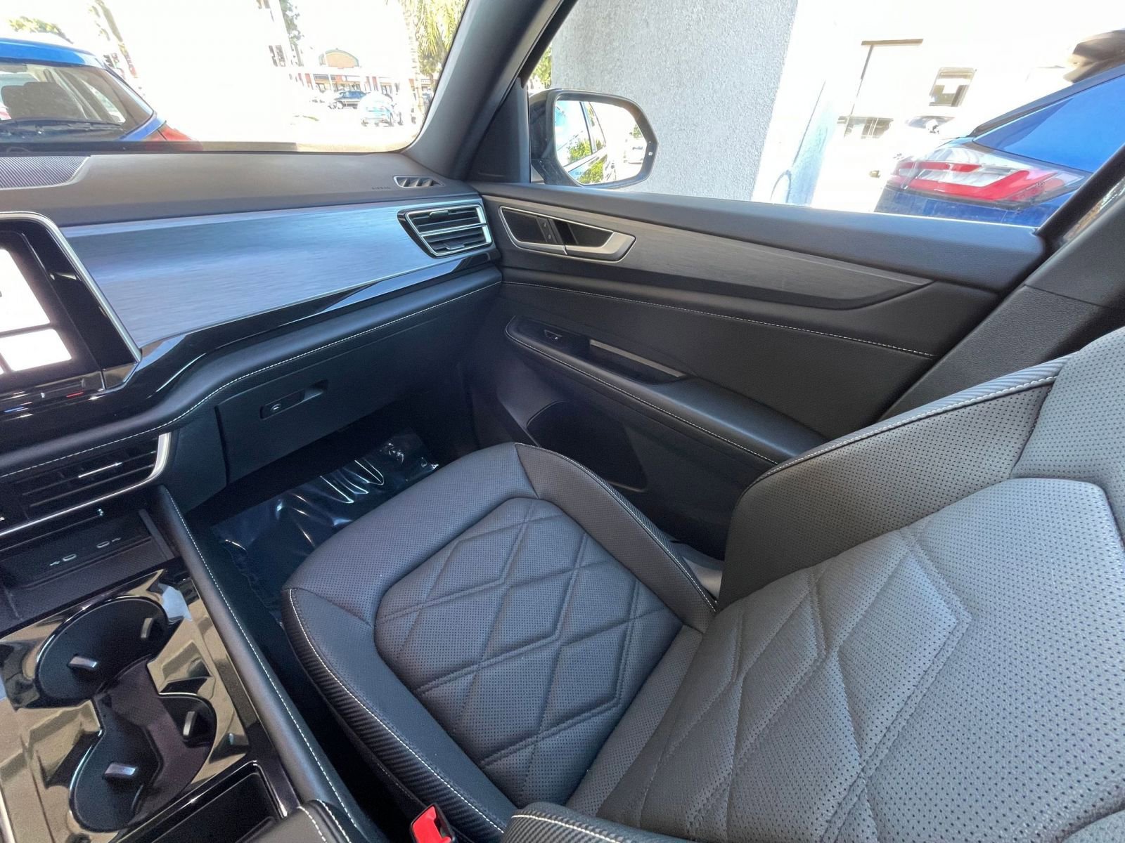 Thumbnail: 2025 Volkswagen Atlas - 35