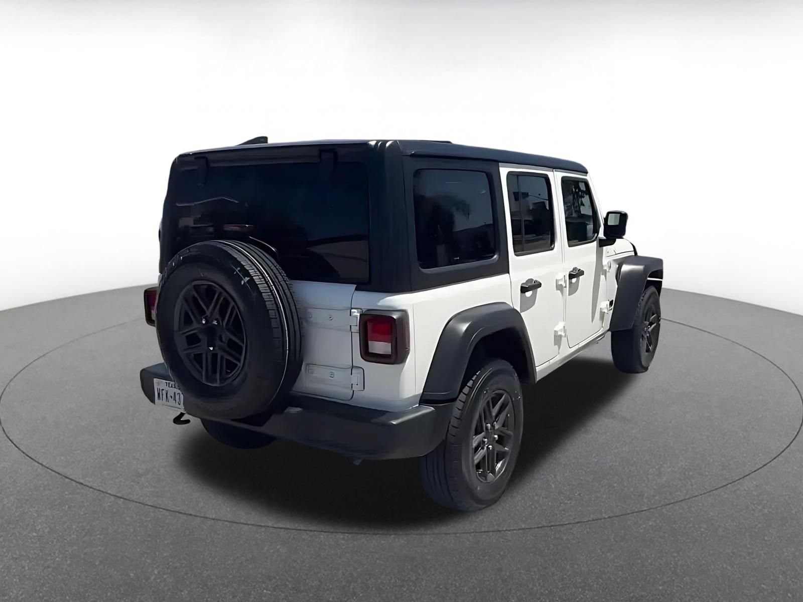 Thumbnail: 2025 Jeep Wrangler - 15