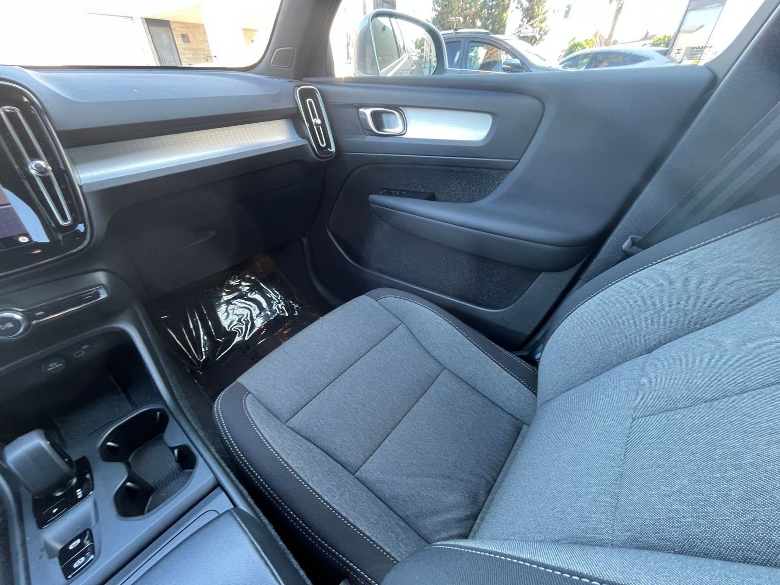 Thumbnail: 2024 Volvo XC40 - 35