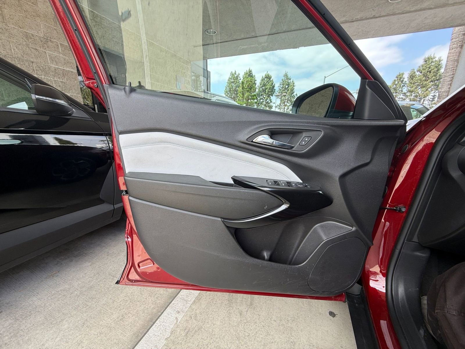 Thumbnail: 2025 Chevrolet Trax - 18