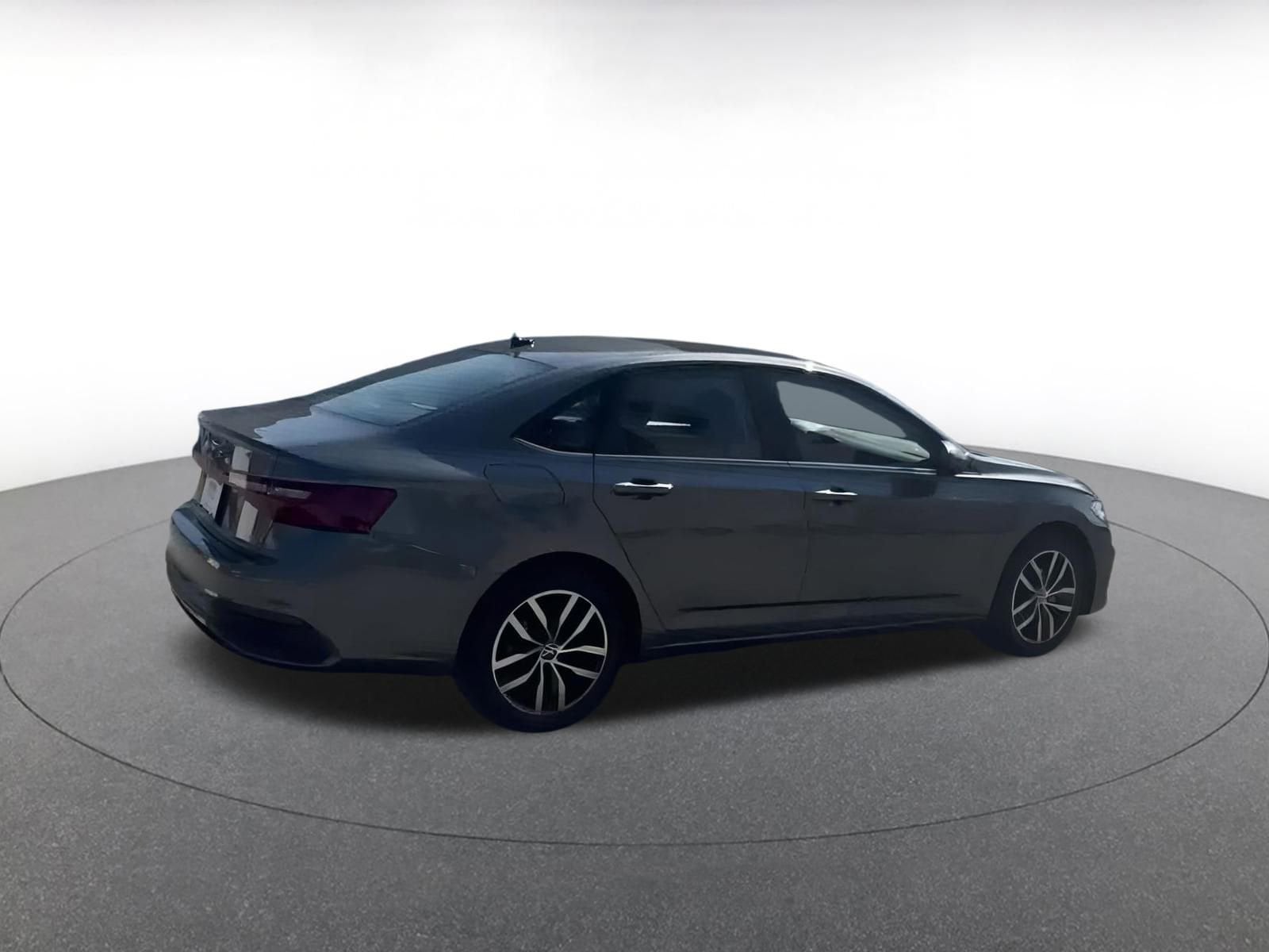 Thumbnail: 2025 Volkswagen Jetta - 14