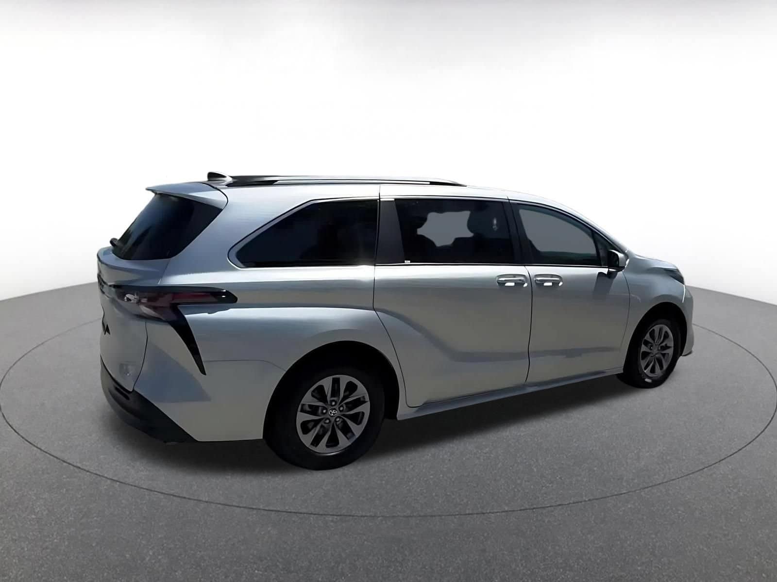 Thumbnail: 2025 Toyota Sienna - 6
