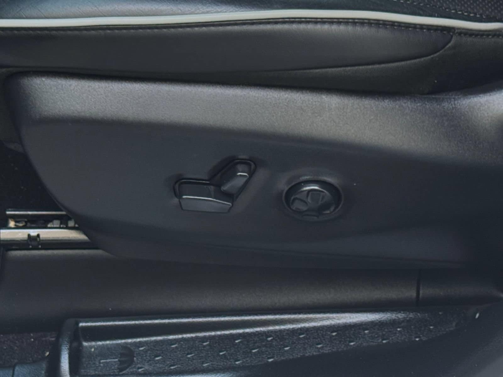 Thumbnail: 2025 Chrysler Pacifica - 19