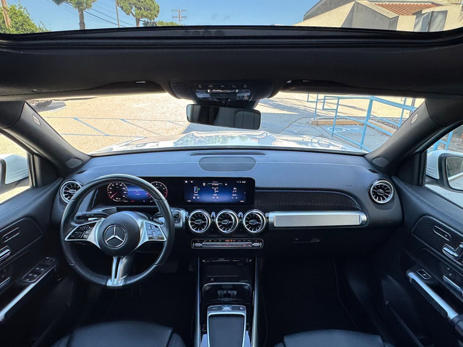 Thumbnail: 2025 Mercedes-Benz GLB - 35