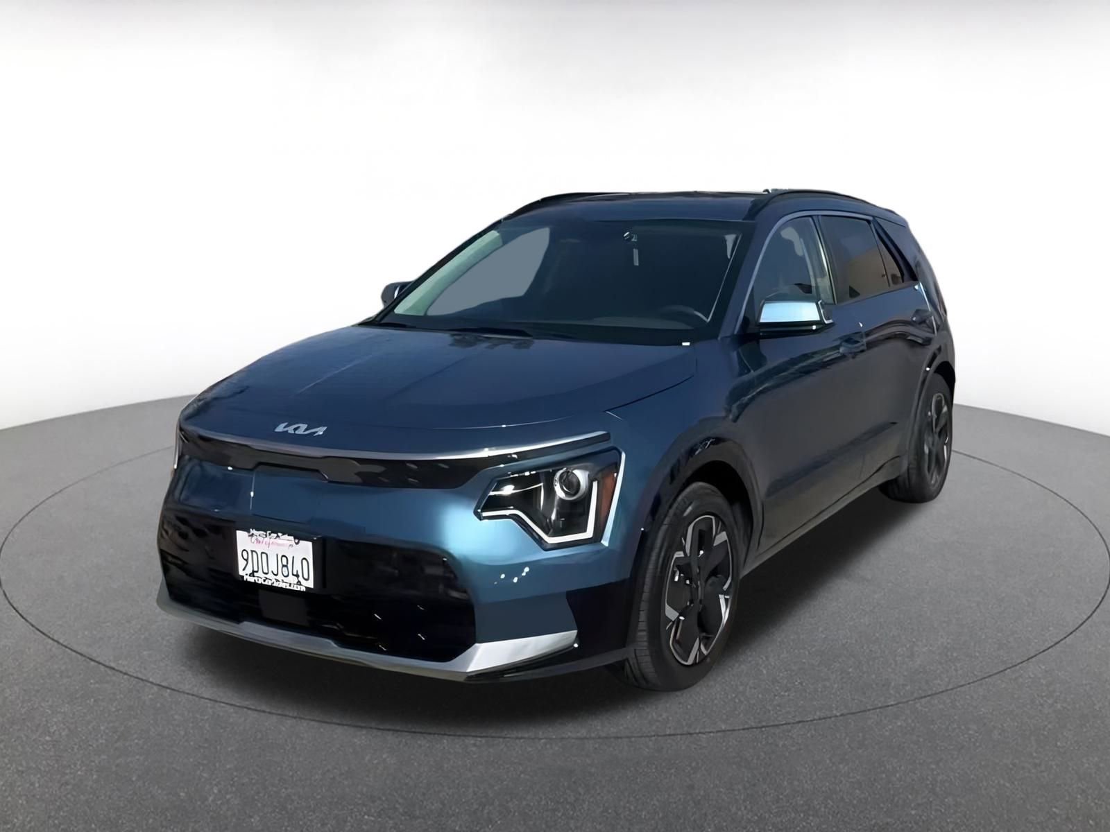 Thumbnail: 2023 Kia Niro - 4