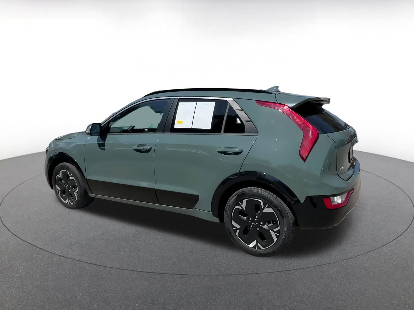 Thumbnail: 2023 Kia Niro - 10