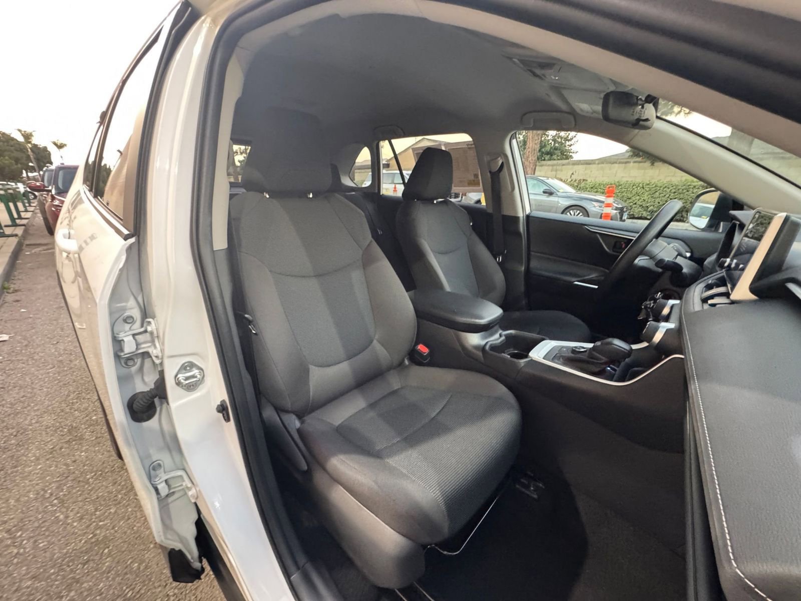 Thumbnail: 2025 Toyota RAV4 - 35