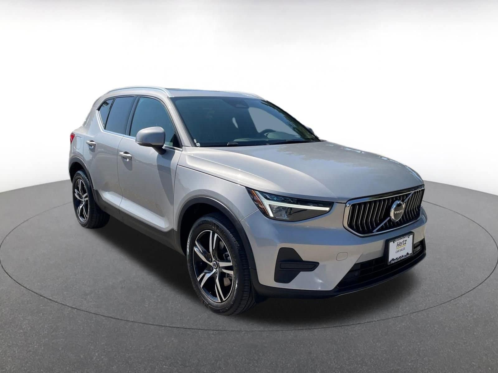 Thumbnail: 2024 Volvo XC40 - 1