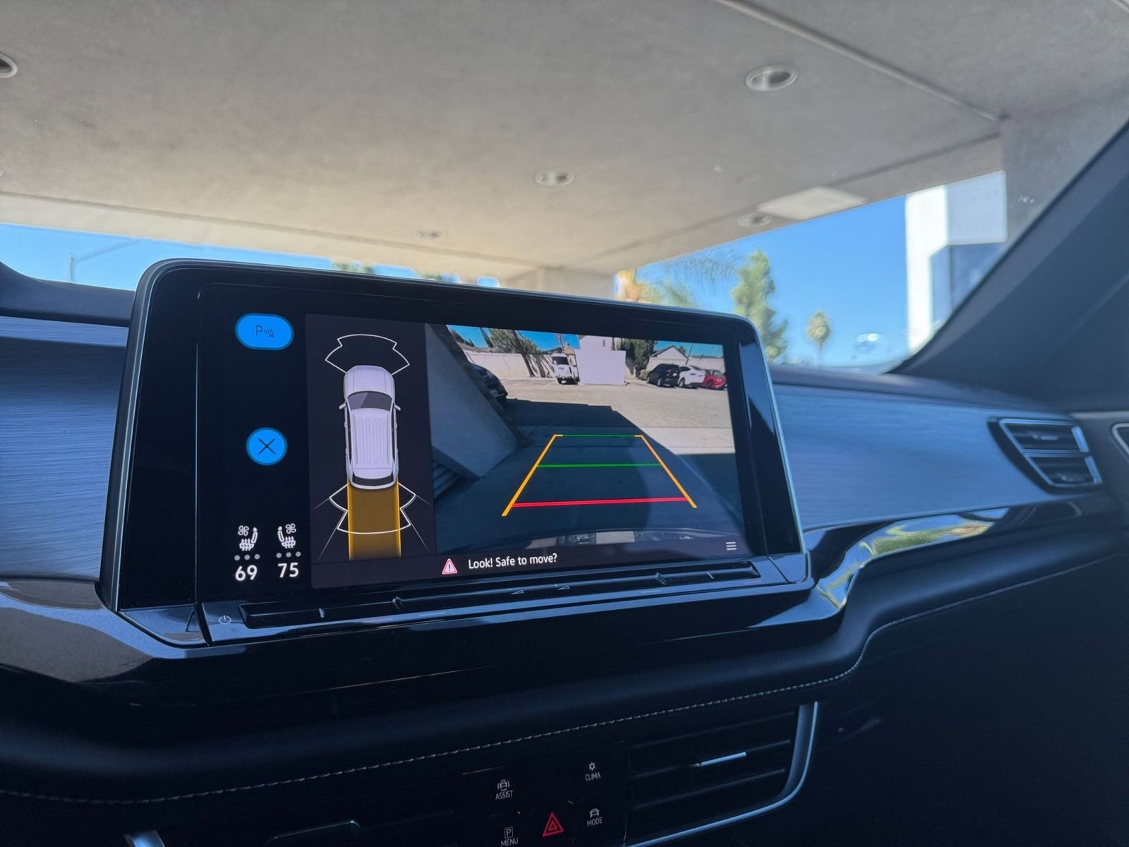 Thumbnail: 2025 Volkswagen Atlas - 17