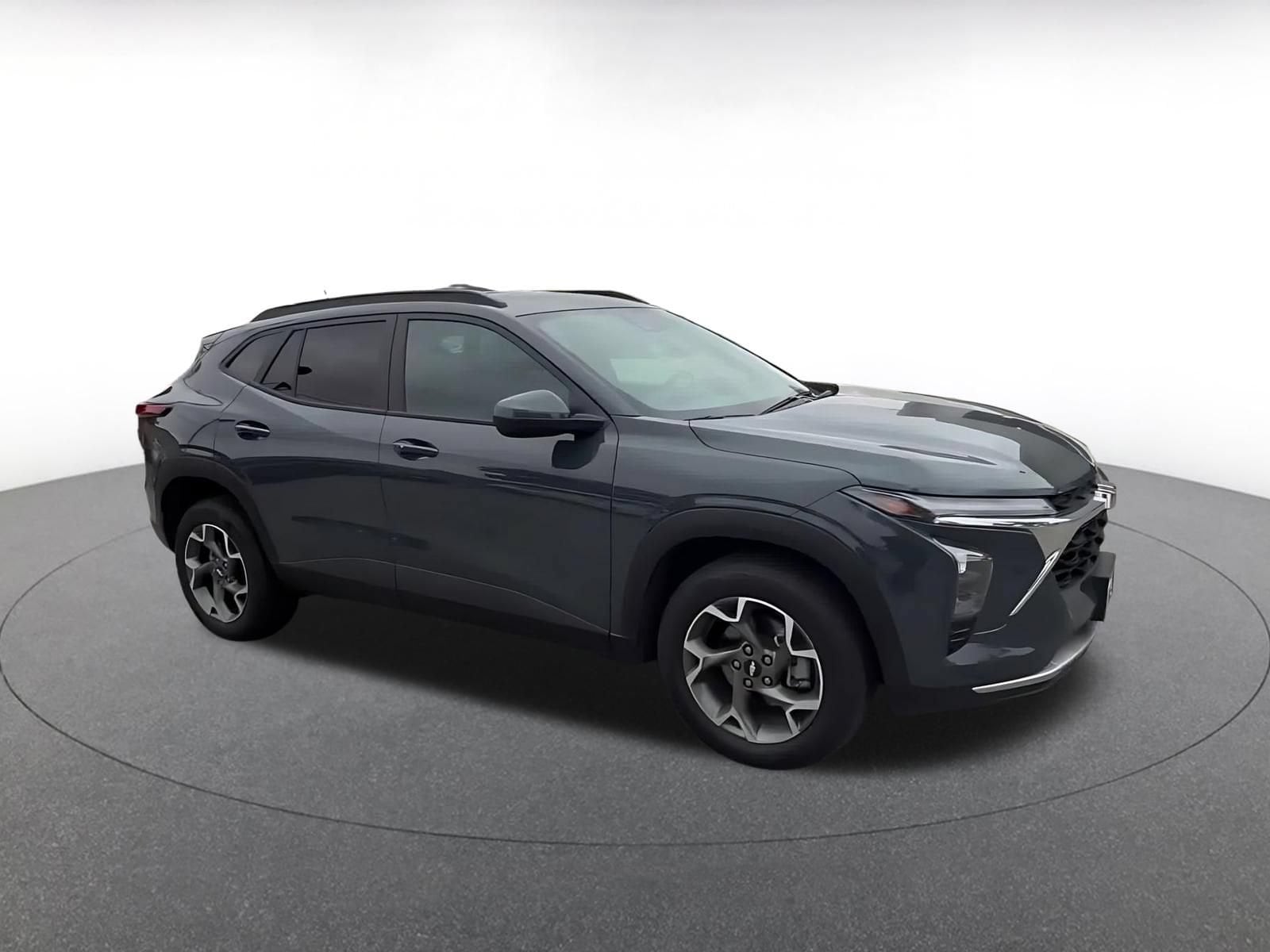 Thumbnail: 2025 Chevrolet Trax - 2