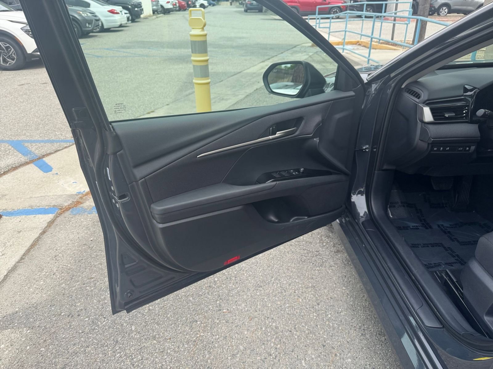 Thumbnail: 2025 Toyota Camry - 18