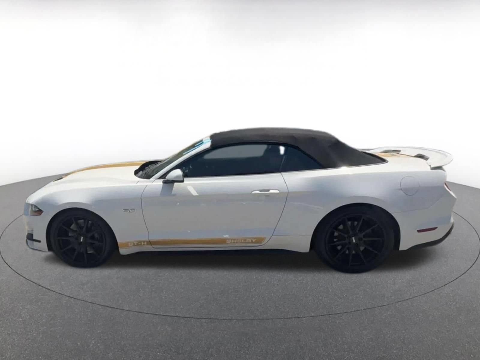 Thumbnail: 2022 Ford Mustang - 8