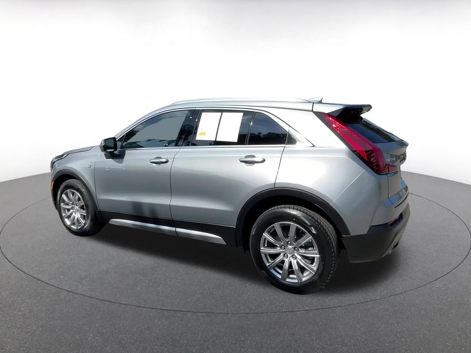 Thumbnail: 2023 Cadillac XT4 - 10