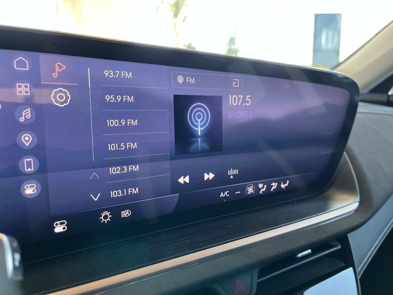 Thumbnail: 2024 Buick Envision - 21