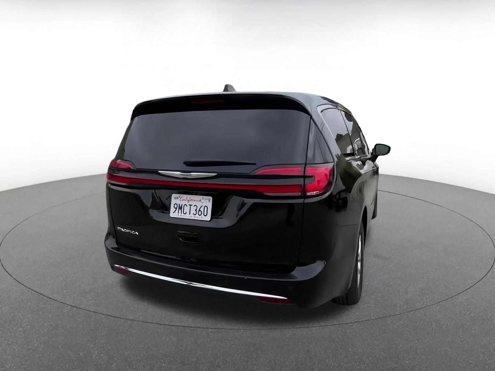 Thumbnail: 2024 Chrysler Pacifica - 14
