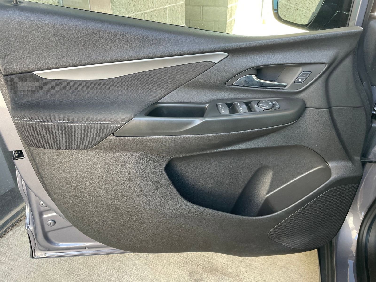 Thumbnail: 2023 Chevrolet Bolt EV - 23