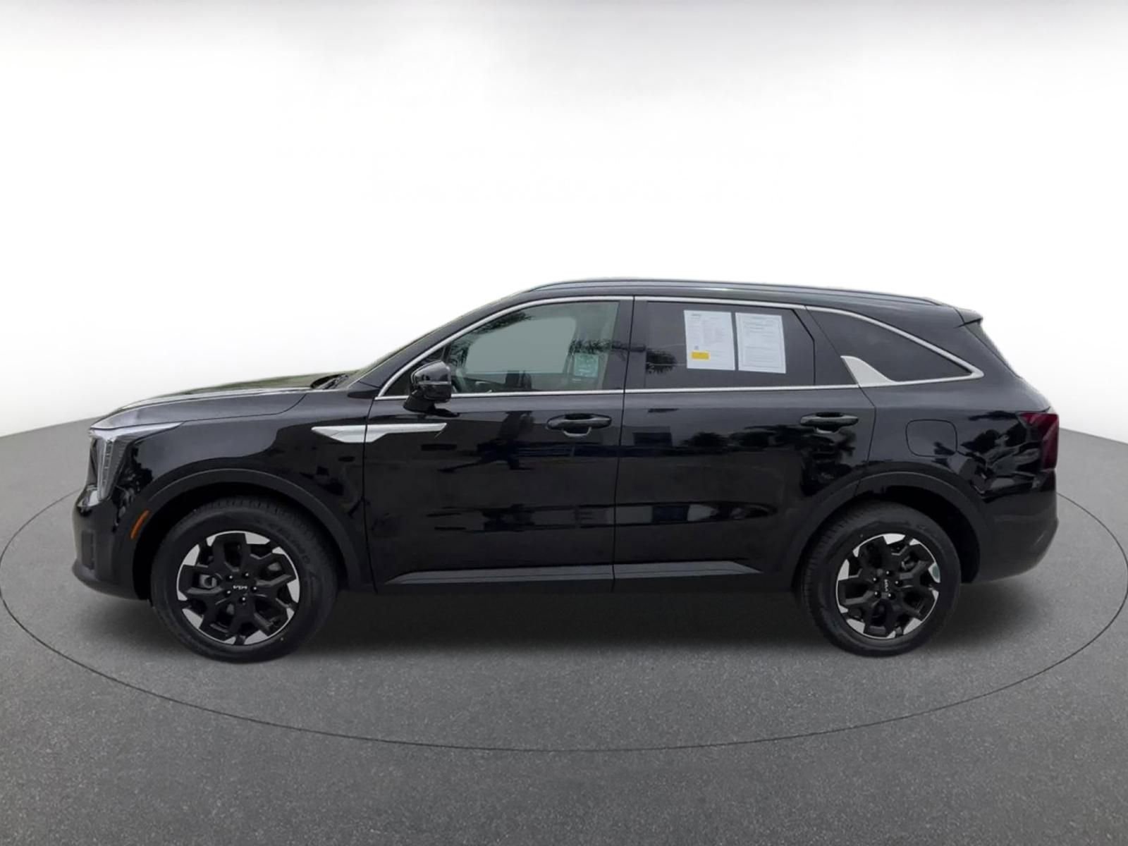 2024 Kia Sorento S 8