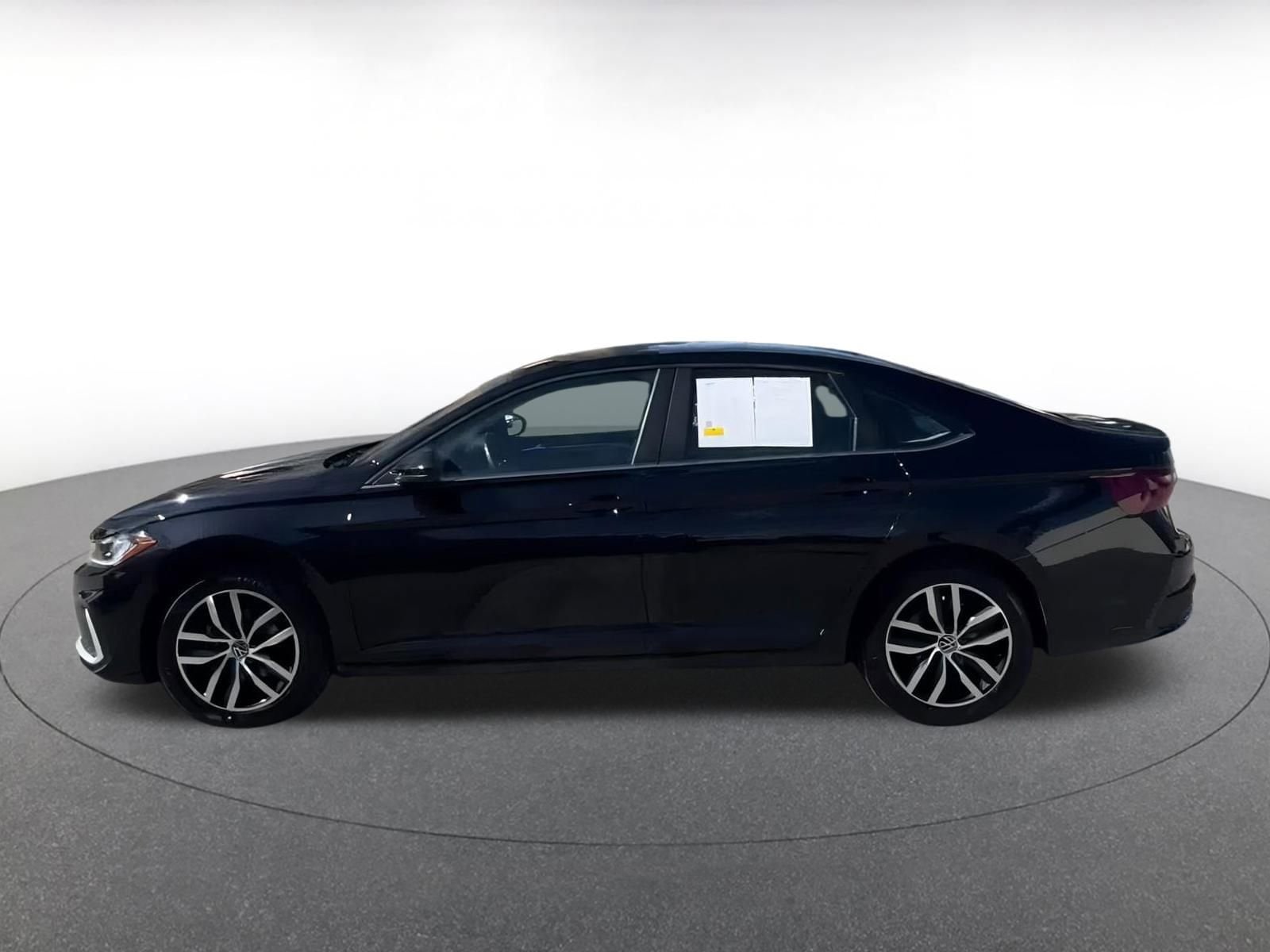 Thumbnail: 2025 Volkswagen Jetta - 10