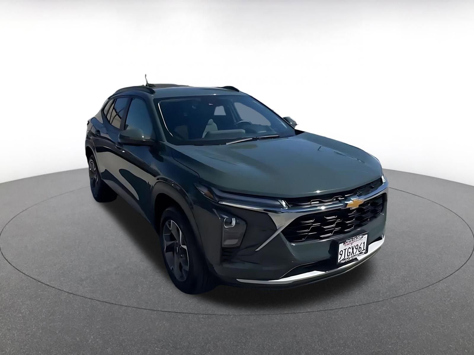 Thumbnail: 2025 Chevrolet Trax - 3