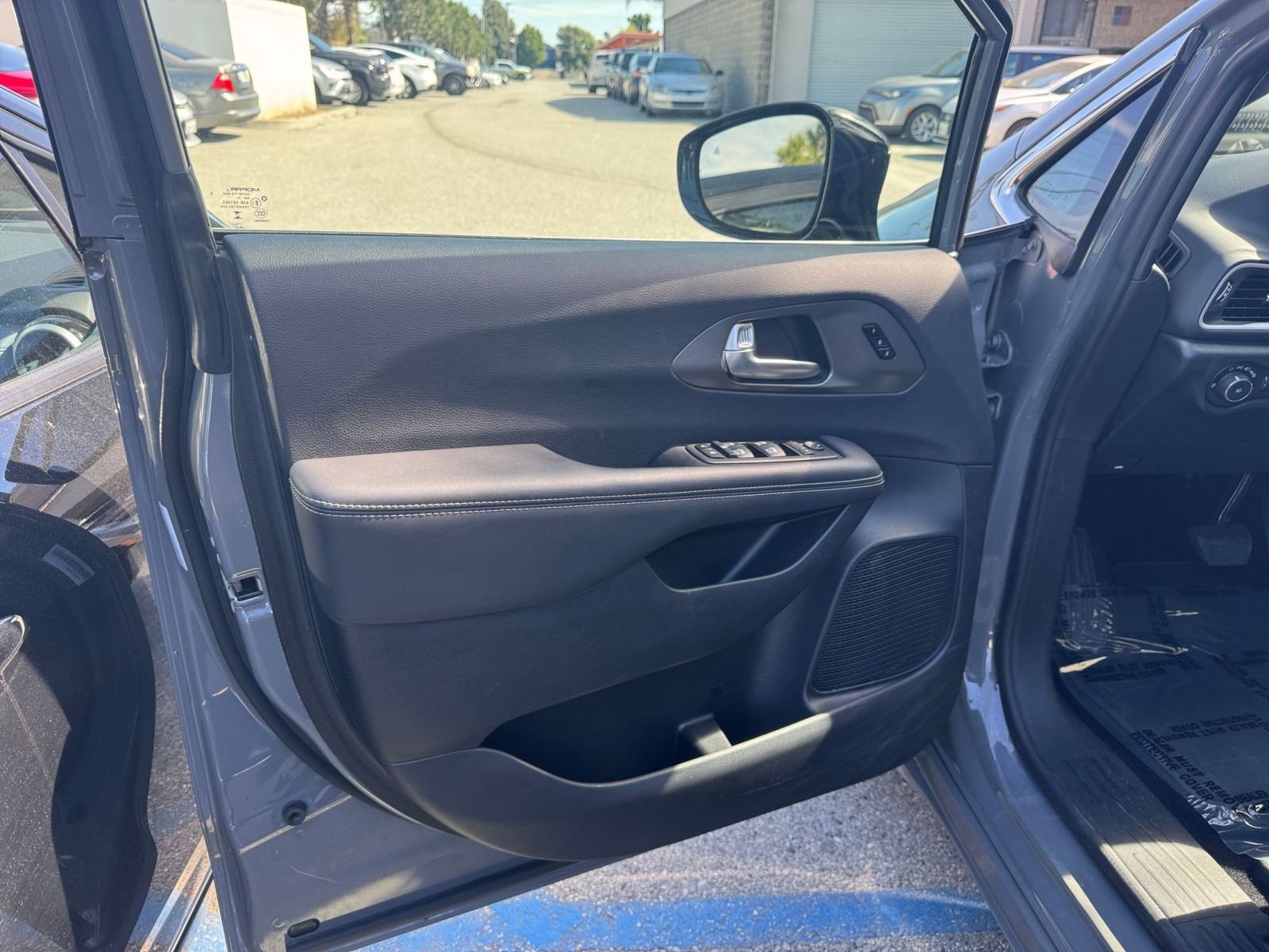 Thumbnail: 2025 Chrysler Pacifica - 18