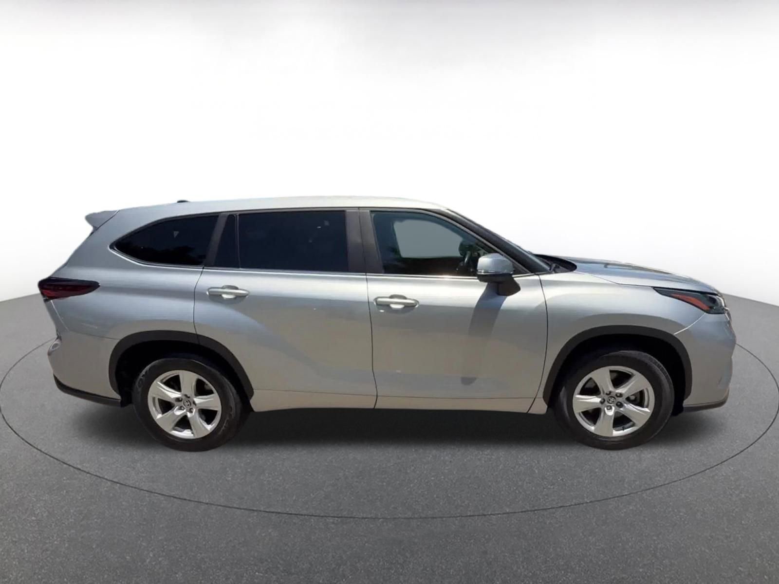 Thumbnail: 2025 Toyota Highlander - 16