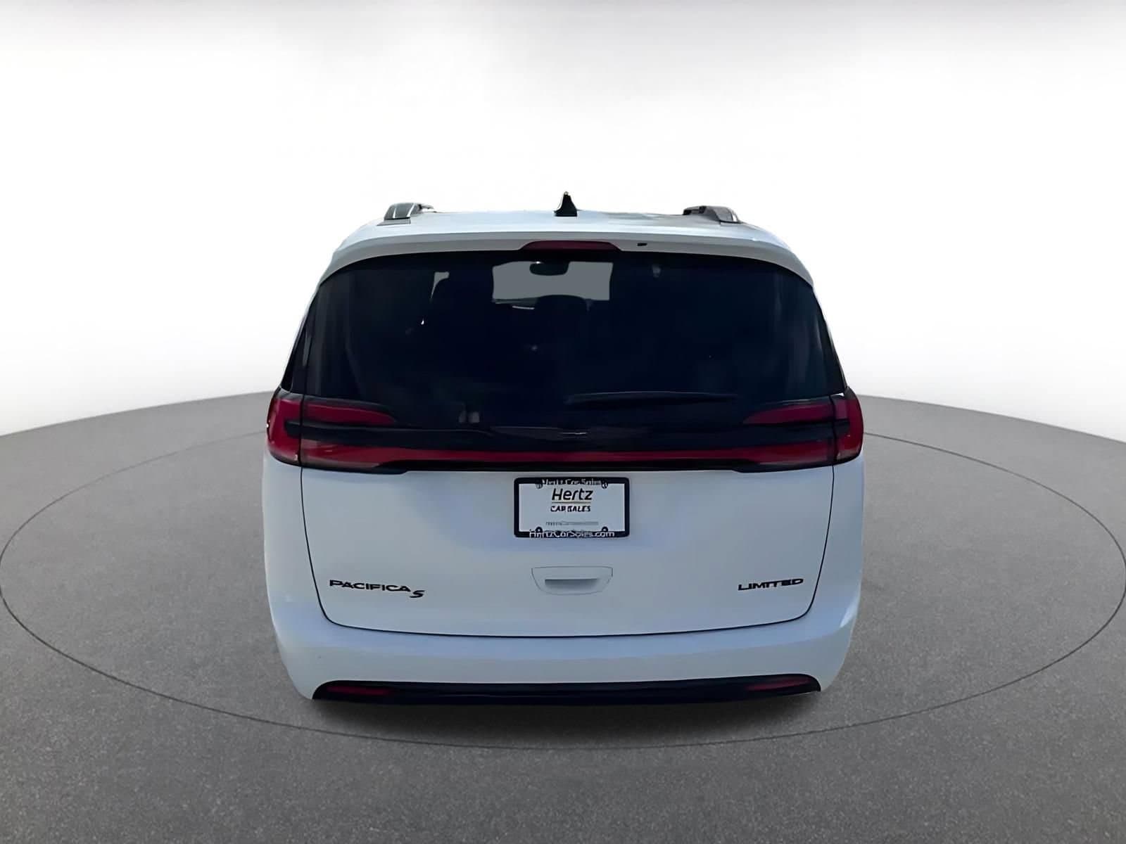 Thumbnail: 2025 Chrysler Pacifica - 10