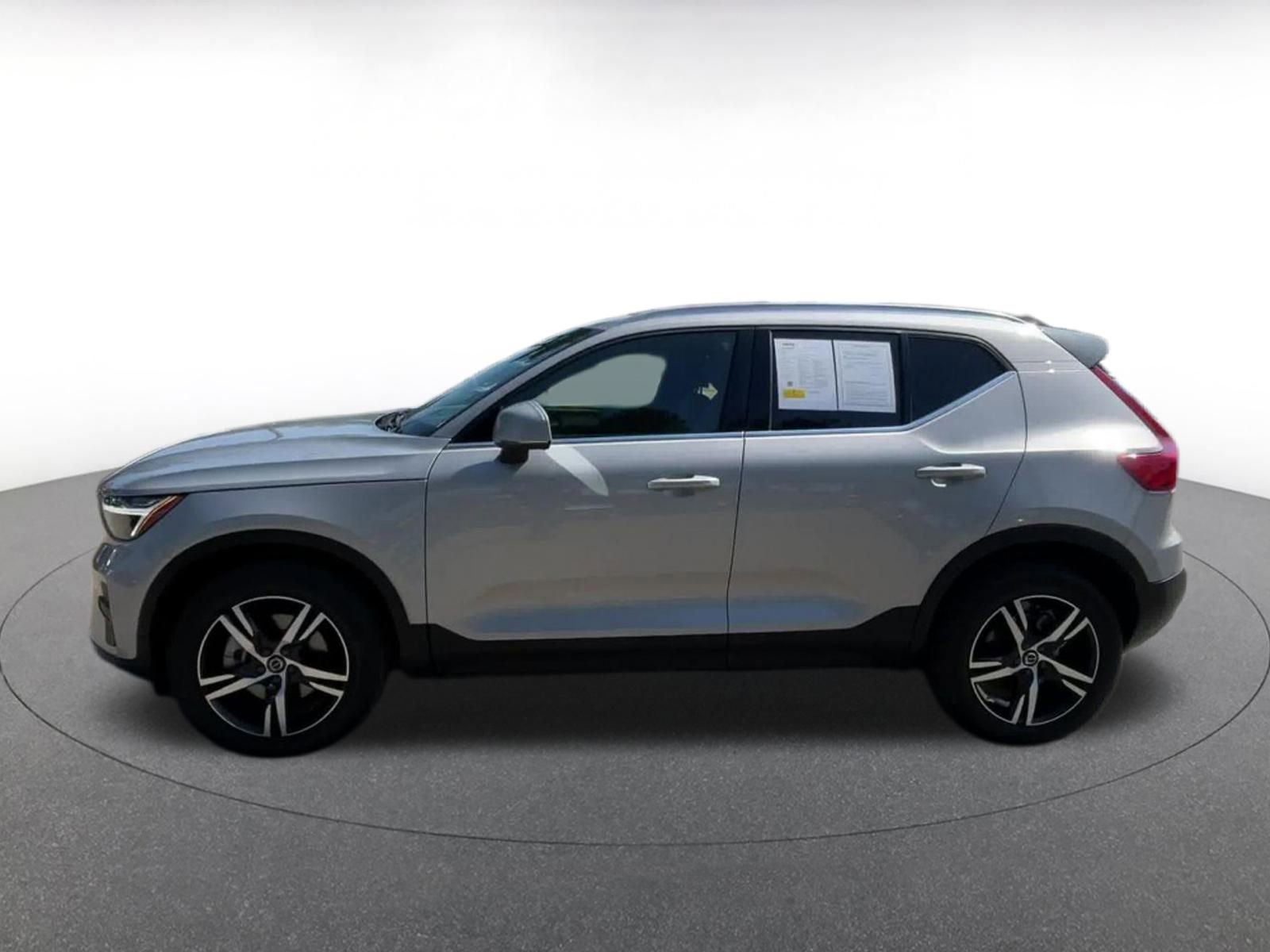 Thumbnail: 2024 Volvo XC40 - 9