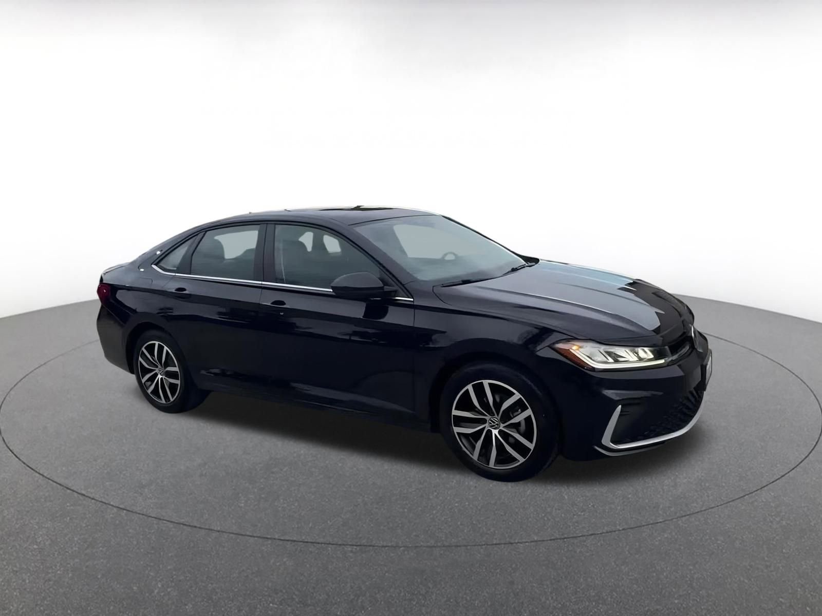 Thumbnail: 2025 Volkswagen Jetta - 2