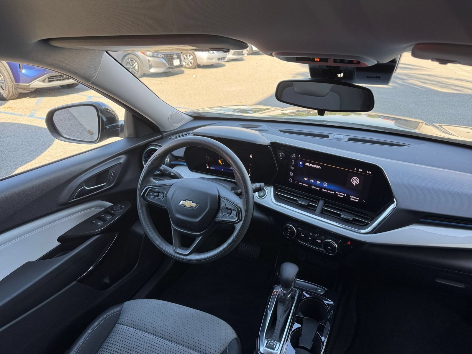Thumbnail: 2025 Chevrolet Trax - 29