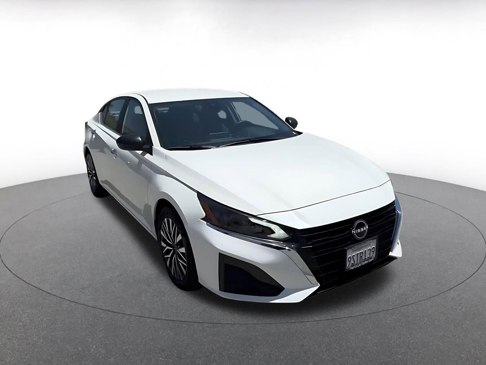 Thumbnail: 2025 Nissan Altima - 3