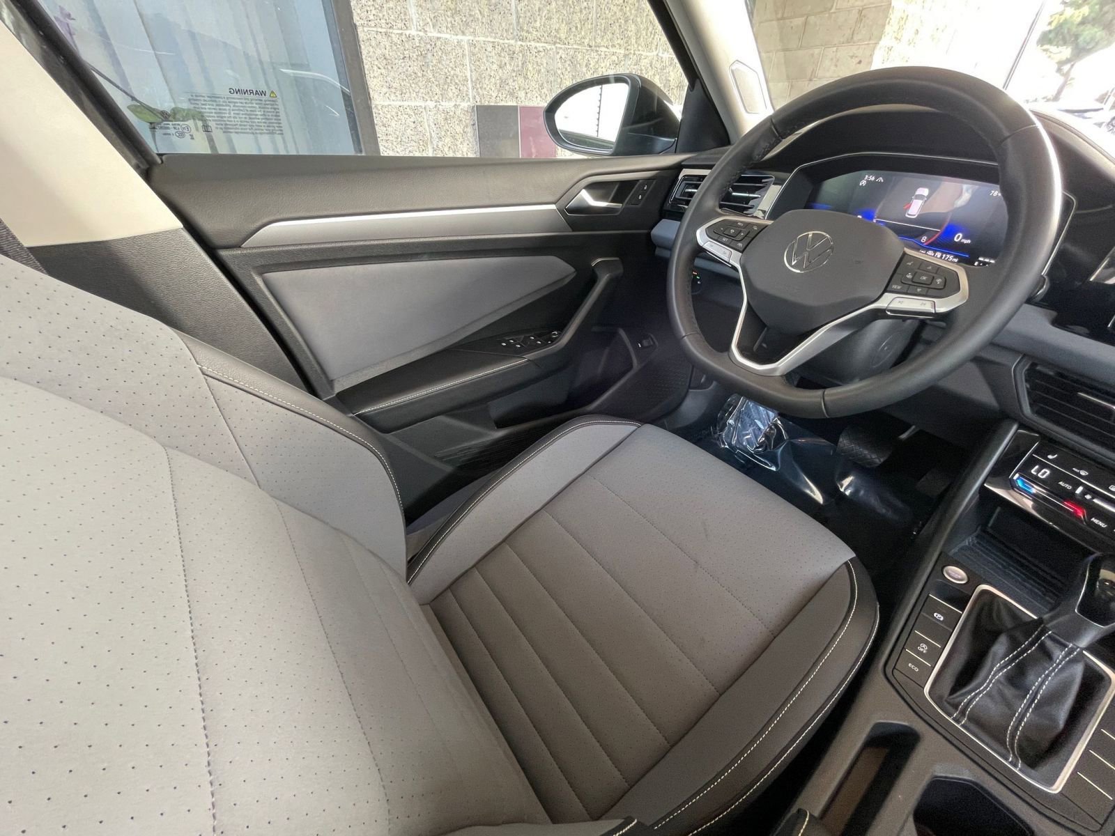 Thumbnail: 2025 Volkswagen Jetta - 34