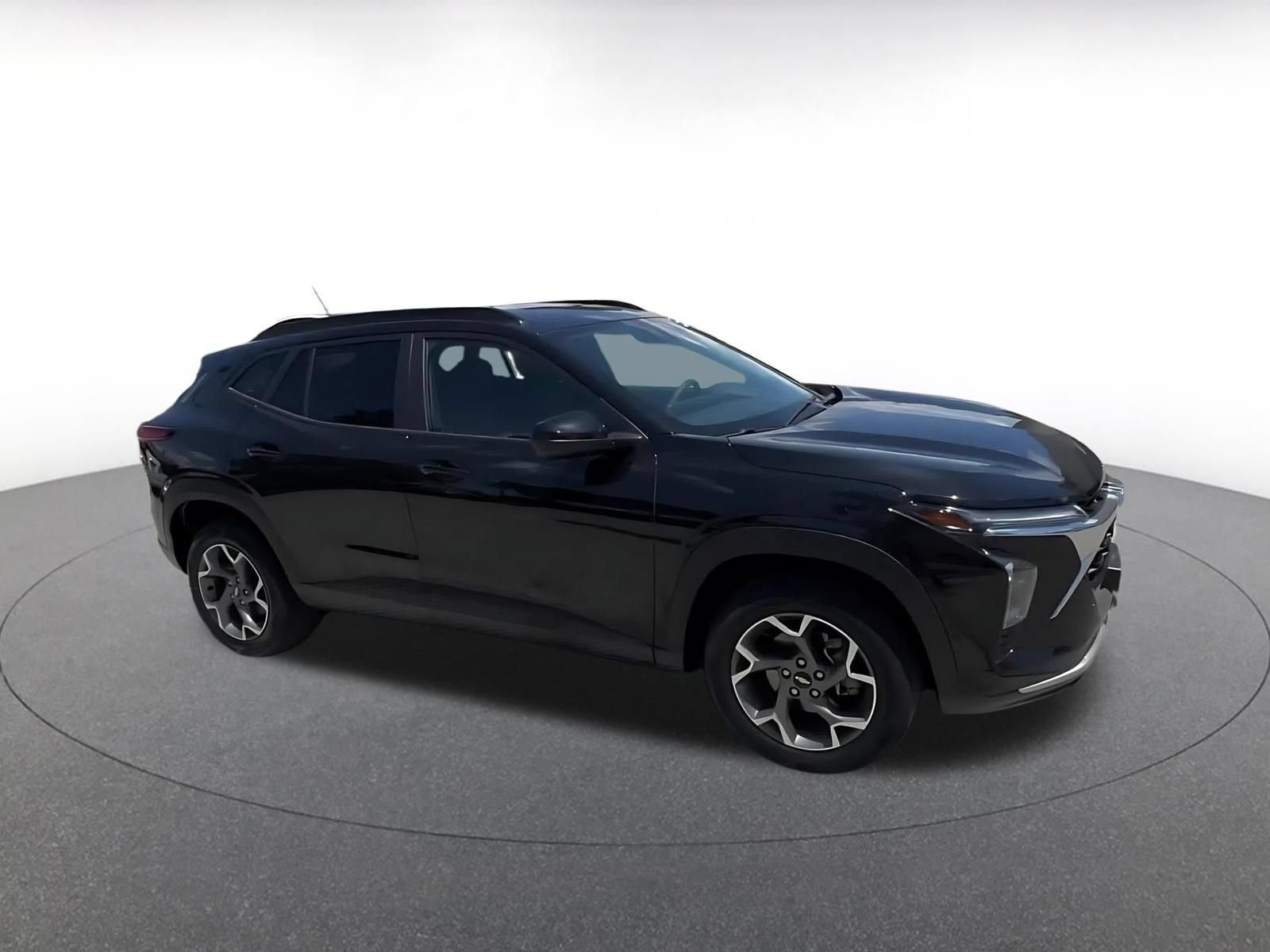 Thumbnail: 2025 Chevrolet Trax - 2