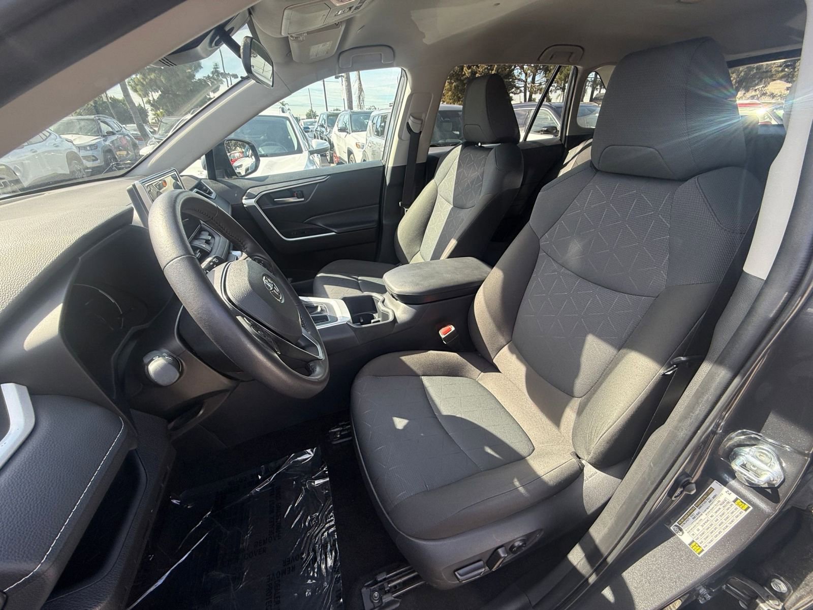 Thumbnail: 2025 Toyota RAV4 - 32