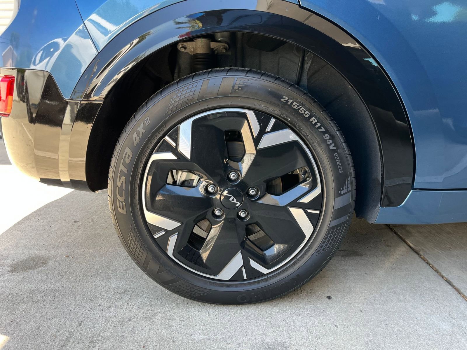 Thumbnail: 2023 Kia Niro - 33