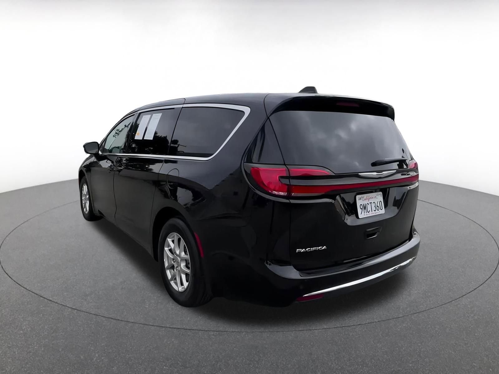 Thumbnail: 2024 Chrysler Pacifica - 11