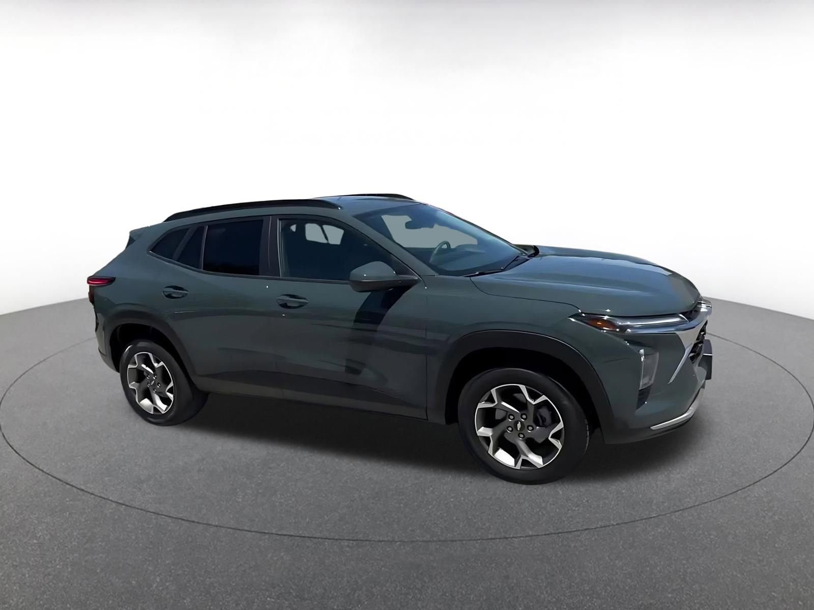 Thumbnail: 2025 Chevrolet Trax - 2