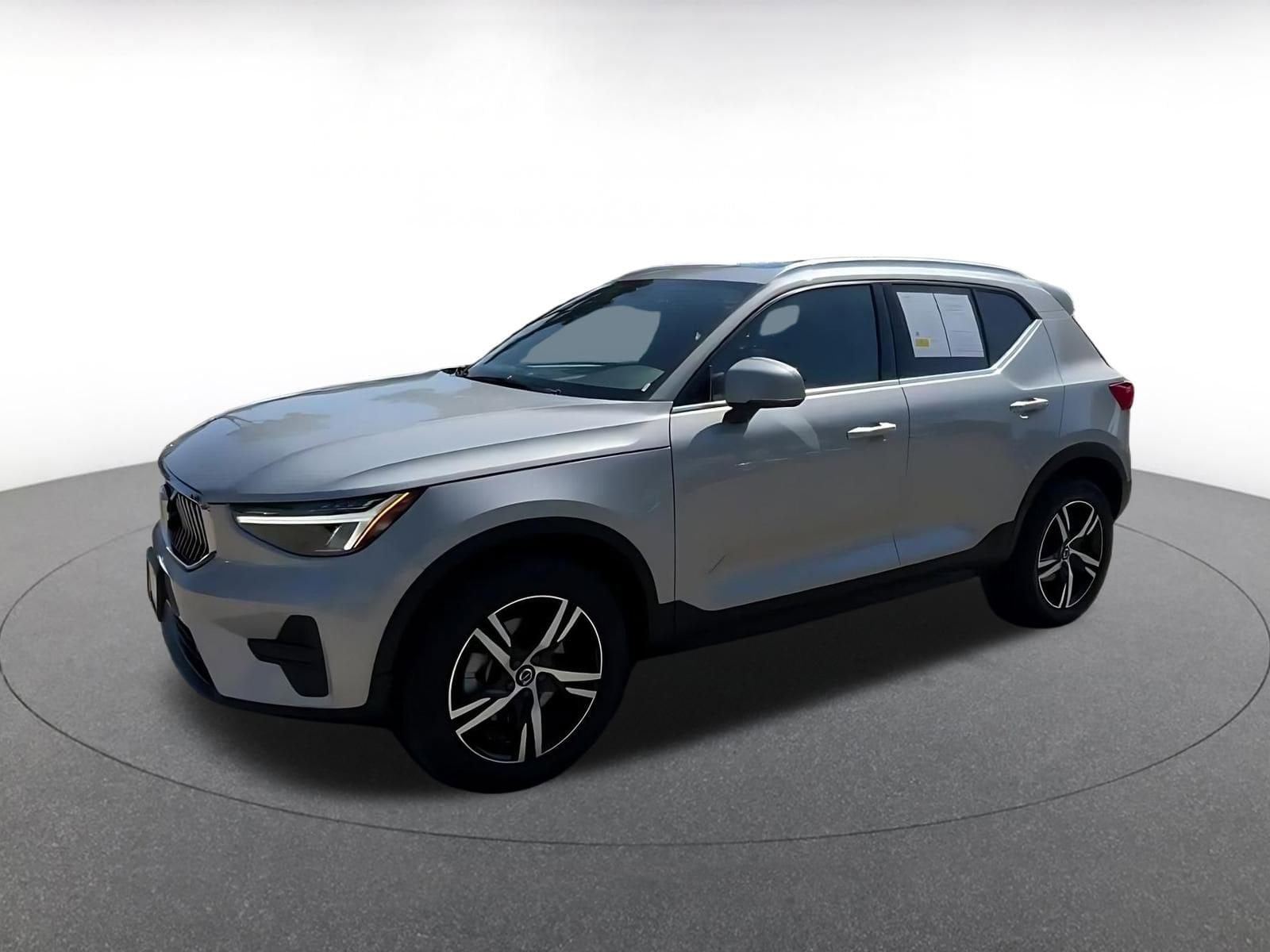 Thumbnail: 2024 Volvo XC40 - 8