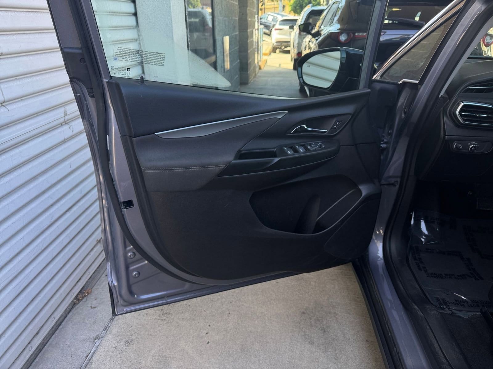 Thumbnail: 2023 Chevrolet Bolt EV - 23